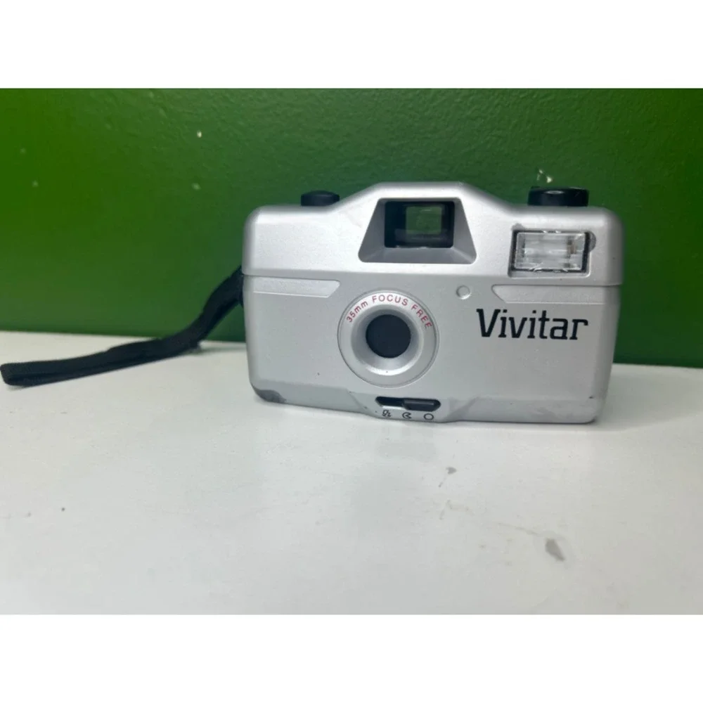 Vivitar 35mm Focus Free Point and Shoot Film Camera Silver For Parts Repair